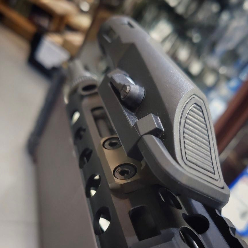 ARTISAN M-Lok 45 Degree Angle Light Mount for SF M300 / M600 Flashlight ( Black / DE )-Dark Earth ( DE )