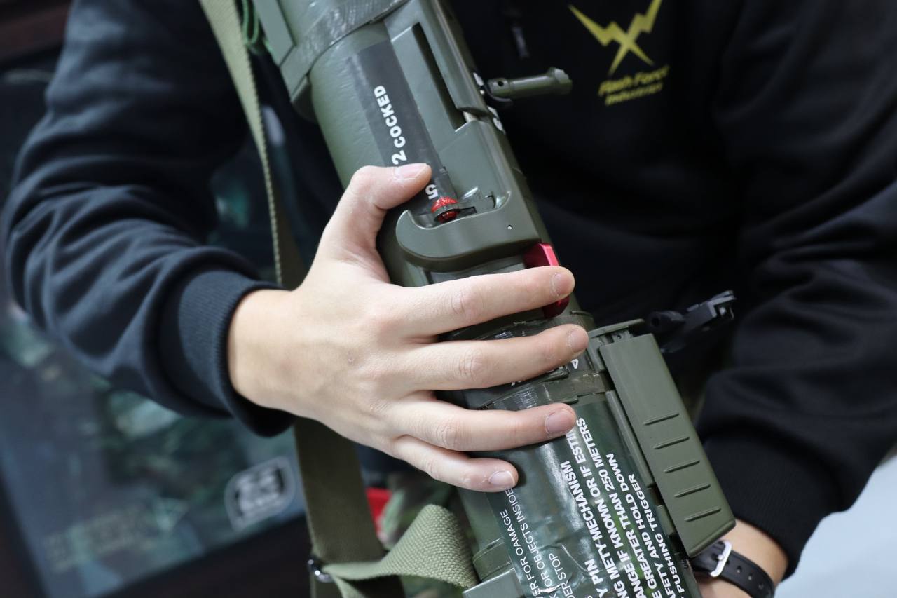 AT-4 Rocket Launcher Dummy Model ( Fiberglass )