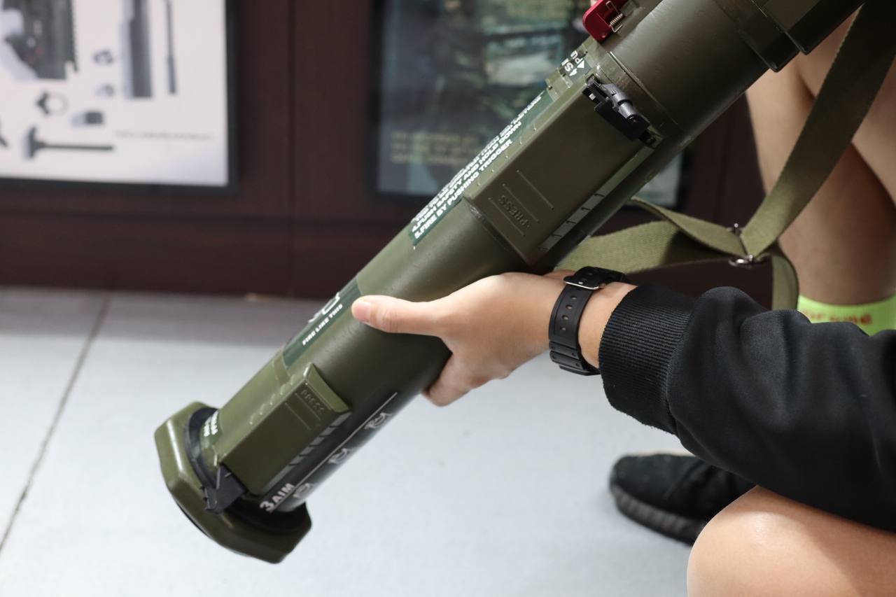 AT-4 Rocket Launcher Dummy Model ( Fiberglass )