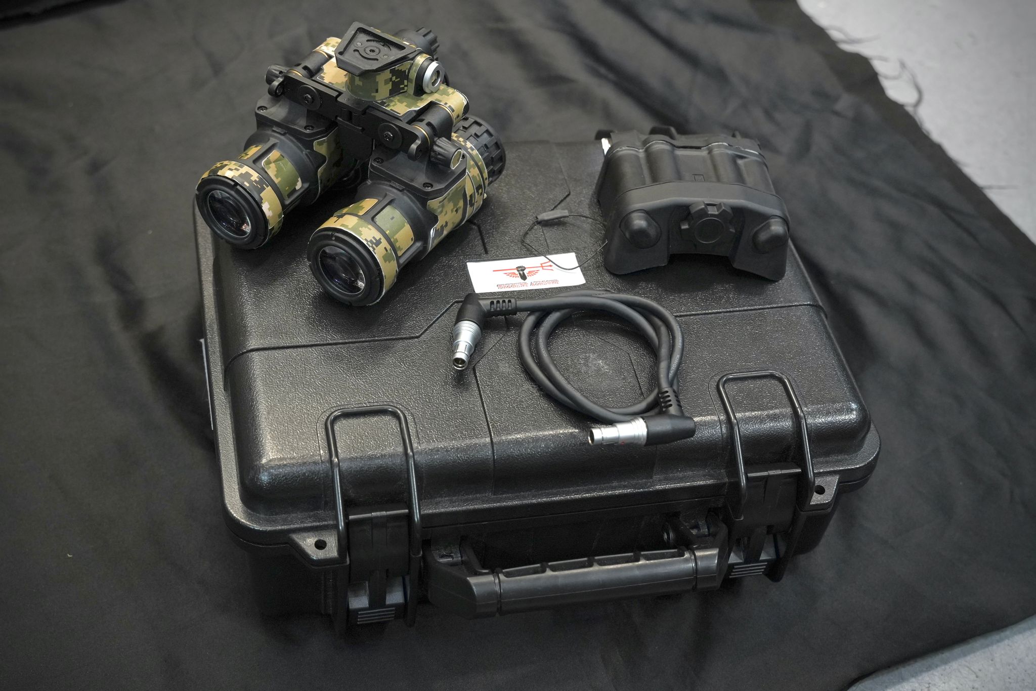 Trident Airsoft Digital Night Vision Goggles With Battery Pack ( HDMI, MARK II ) ( PVS 31 ) ( Black )