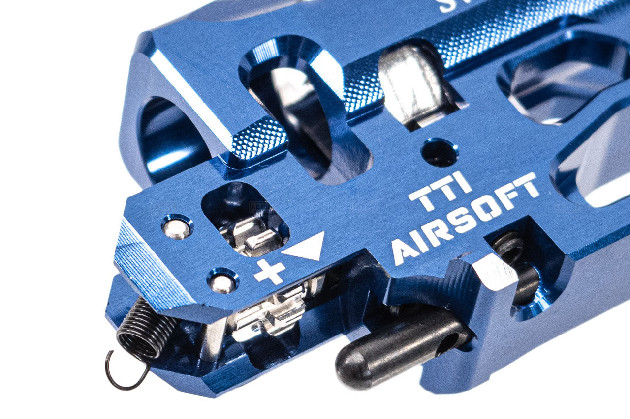 TTI Airsoft Infinity CNC Aluminum One Piece TDC Hop Up Chamber For SIG AIR / VFC P320 M17 M18 X Carry GBBP Series -Blue