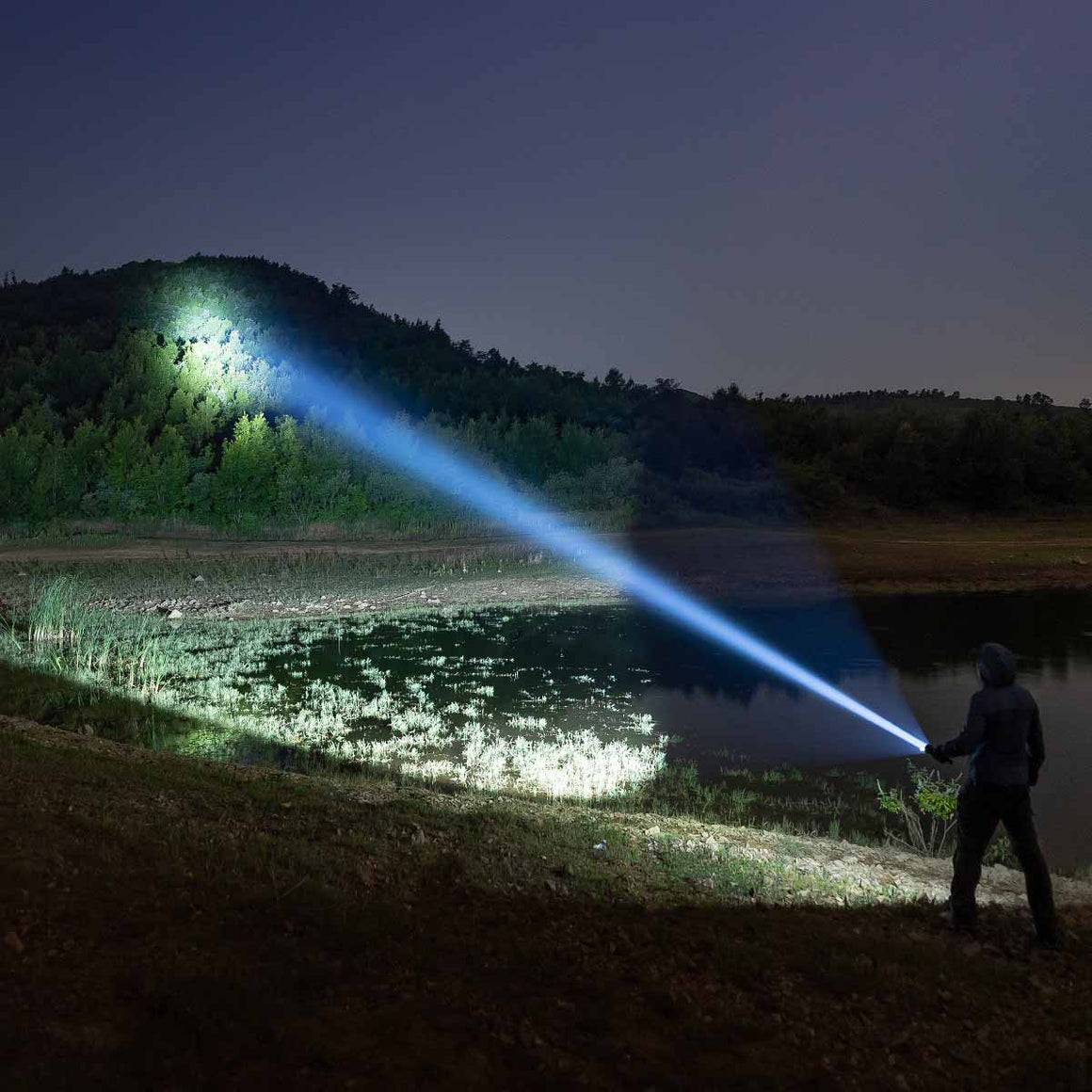 Weltool F11R Dragon from Forest Long Focus Beam Rechargeable LED Flashlight