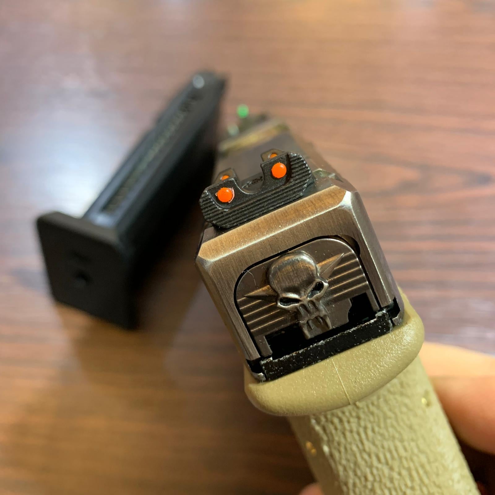 WE Custom Model 19 Pistol Airsoft T4 ( SV SLIDE / GD BARREL / TAN FRAME )