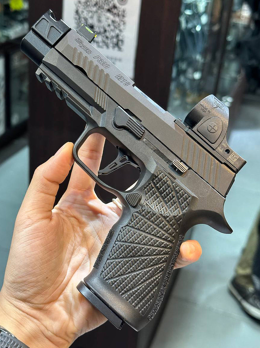 Bomber P320 WC Style Polymer Frame Grip for SIG AIR / VFC P320 M17 M18 GBBP Series ( Carry size )-Black