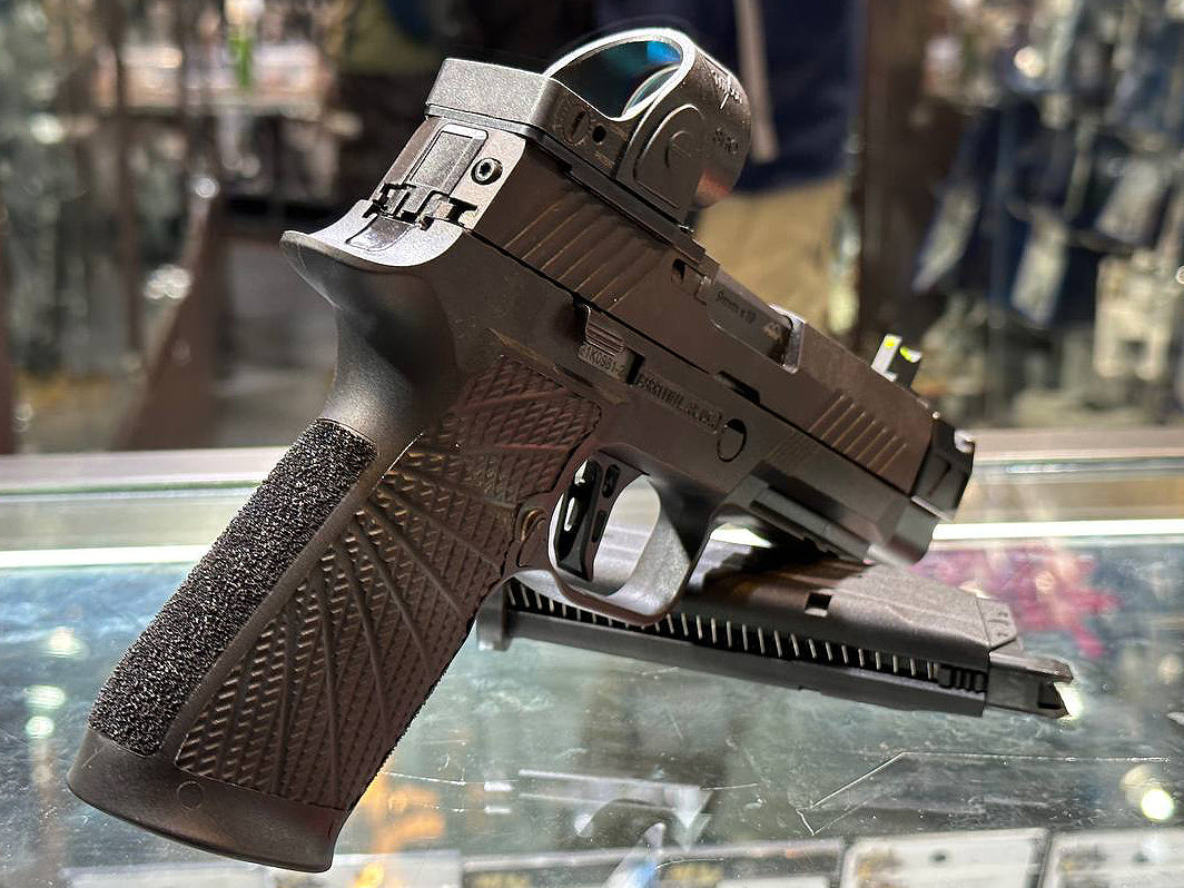 Bomber P320 WC Style Polymer Frame Grip for SIG AIR / VFC P320 M17 M18 GBBP Series ( Carry size )-Black