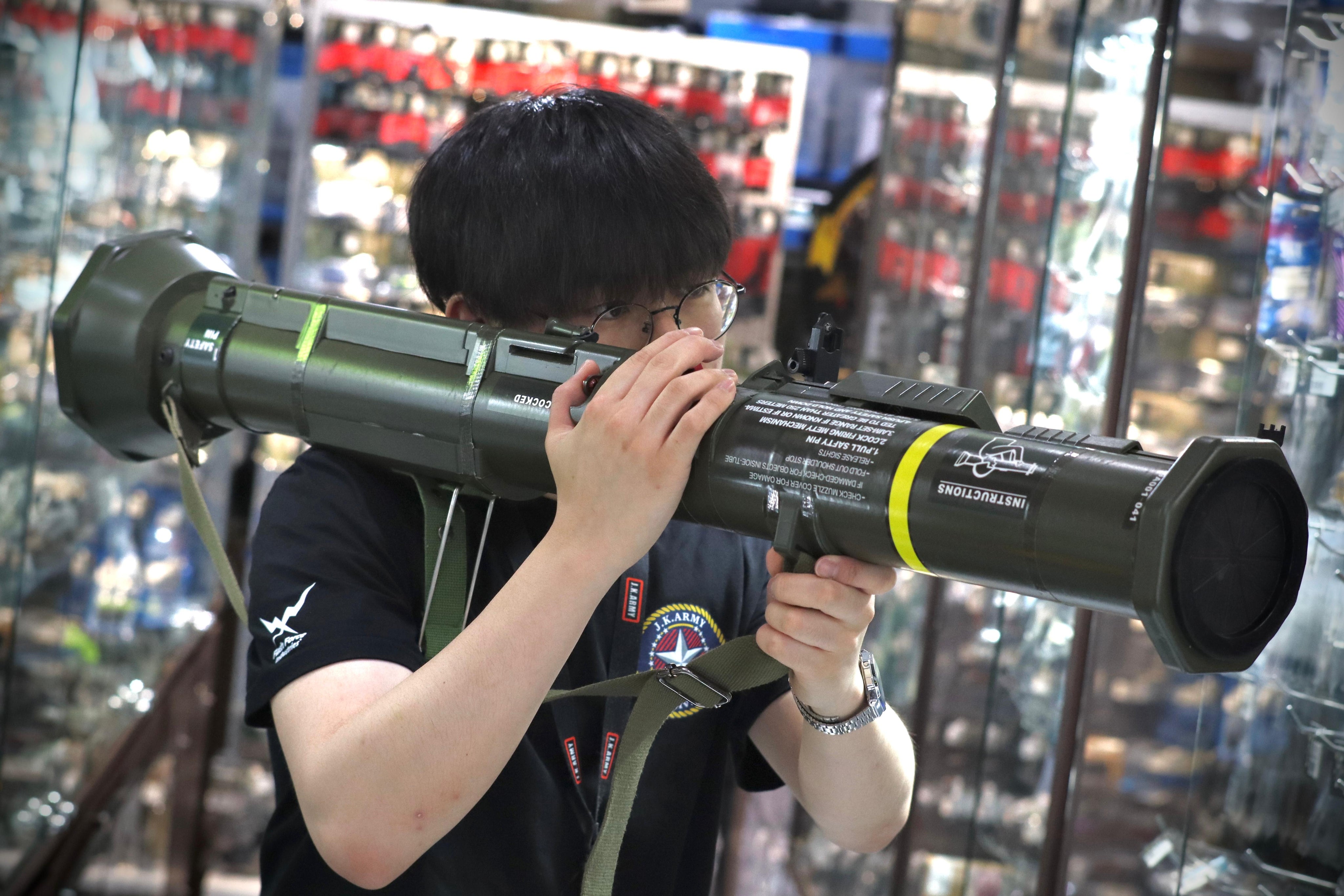 AT-4 Rocket Launcher 40mm 6mm BB Airsoft Grenade Launcher ( Fiberglass )