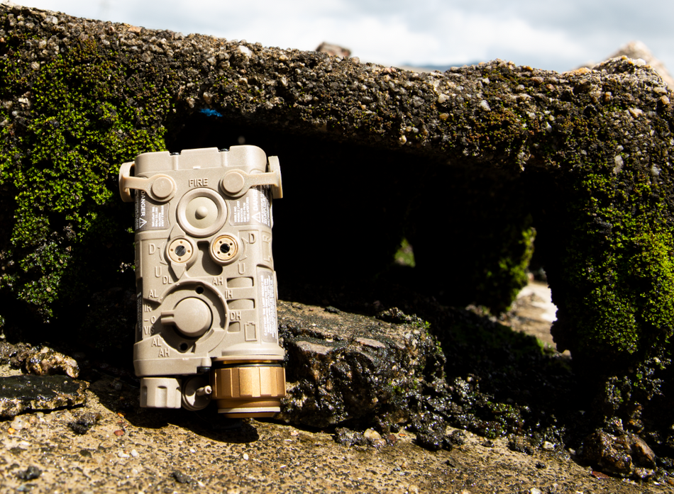 FMA LAB PEQ NGAL Drive ( LED / Laser / IR ) ( Polymer )-Dark Earth ( DE )