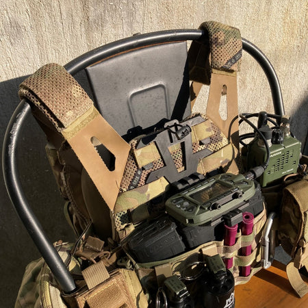 Hugger MOLLE Holder for TRI / PRC 152 KDU Keypad Display Unit ( Ver.2 )