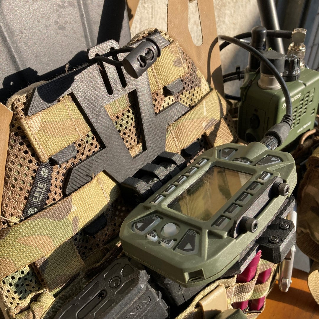 Hugger MOLLE Holder for TRI / PRC 152 KDU Keypad Display Unit ( Ver.2 )