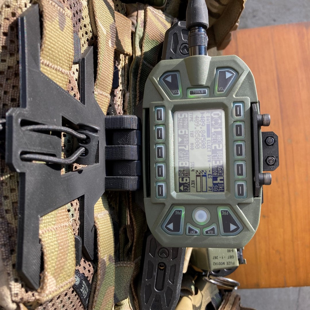 Hugger MOLLE Holder for TRI / PRC 152 KDU Keypad Display Unit ( Ver.2 )