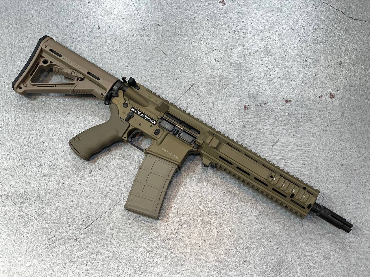 Archwick Officially Licensed COLT L119A2 GBB Rifle ( Cerakote DE ) ( GHK )