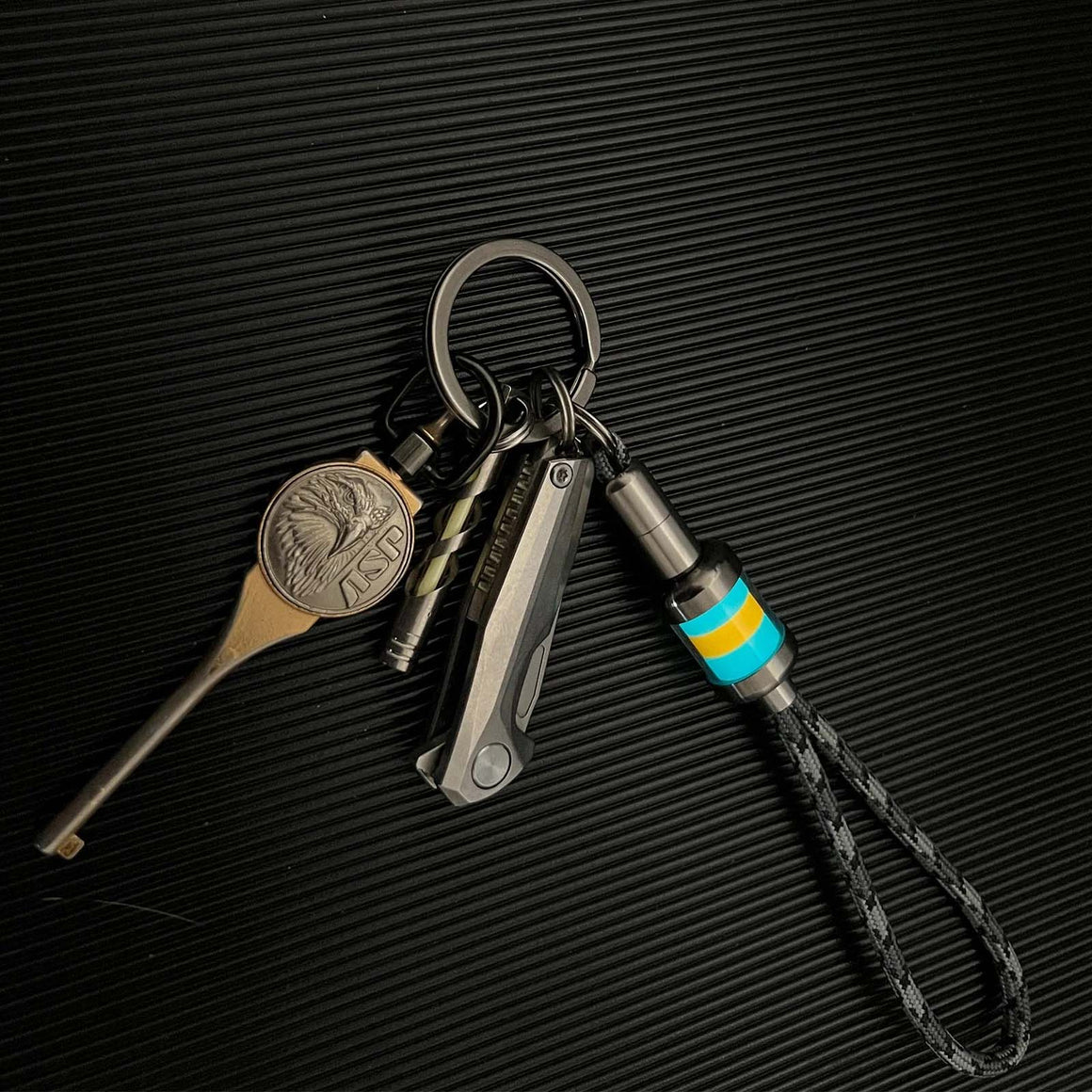 RovyVon Firefly Pro Titanium GITD Bead Keychain -Traffic Light GITD Bead