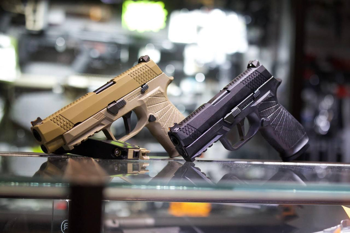 WE F17 V2 GBB Pistol Airsoft ( Black / DE )-Dark Earth ( DE )