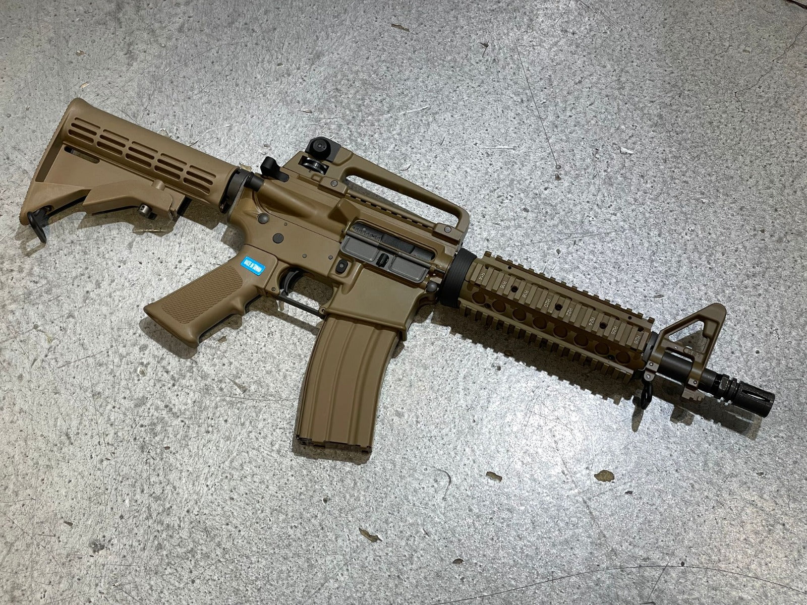 WE M4CQB Gas Blow Back Open Chamber Rifle Tan Edition ( GBB )