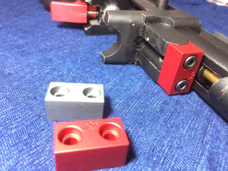 X22 Builders KC02 Barrel Retainer V-Block ( Red )